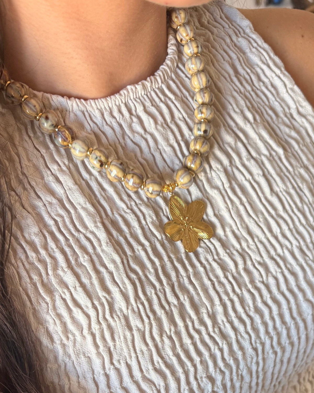Sand-toned Flower Necklace