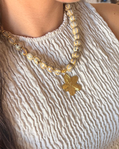 Sand-toned Flower Necklace
