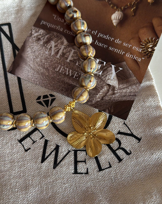 Sand-toned Flower Necklace